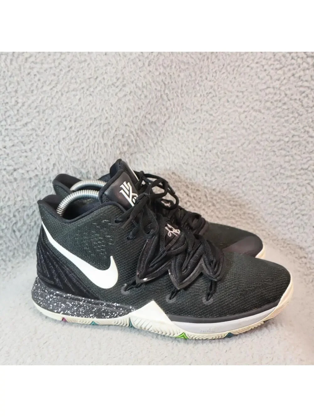 Nike Kyrie 5 Youth Size 7Y Black Basketball AQ2456-901